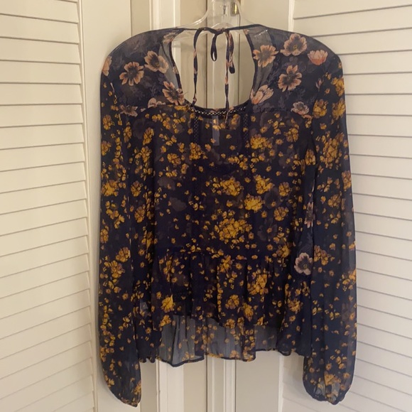 Xhilaration Women’s top size medium - Picture 5 of 5